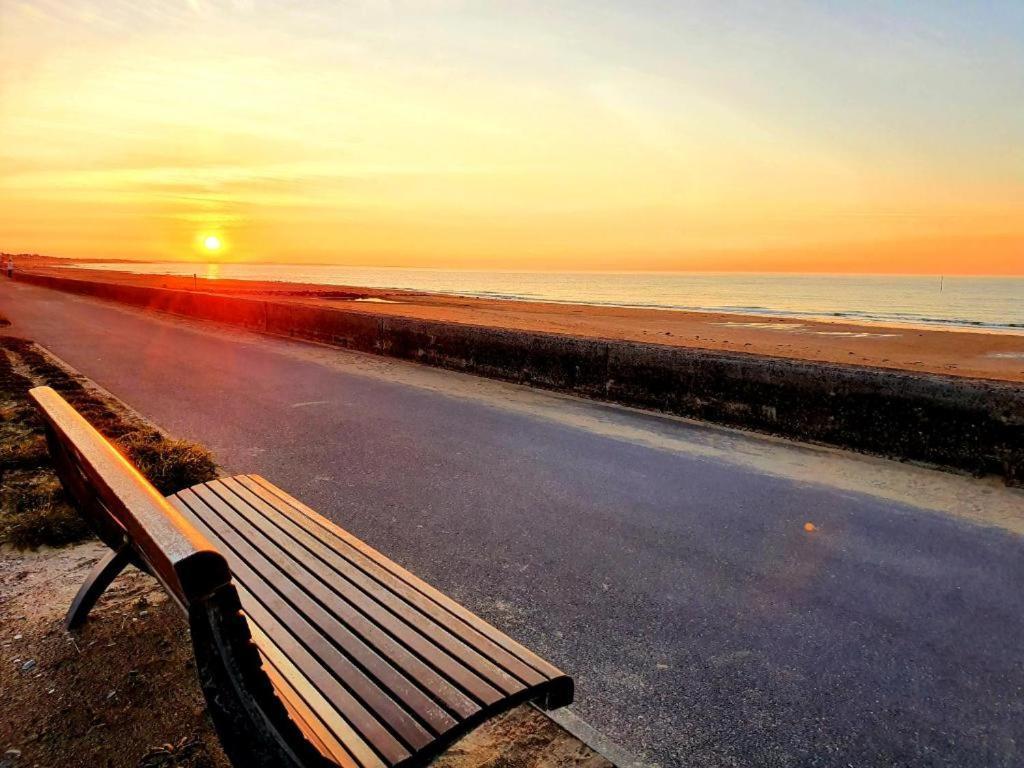 Perle Marine Au Pied De La Plage Cabourg Exterior foto